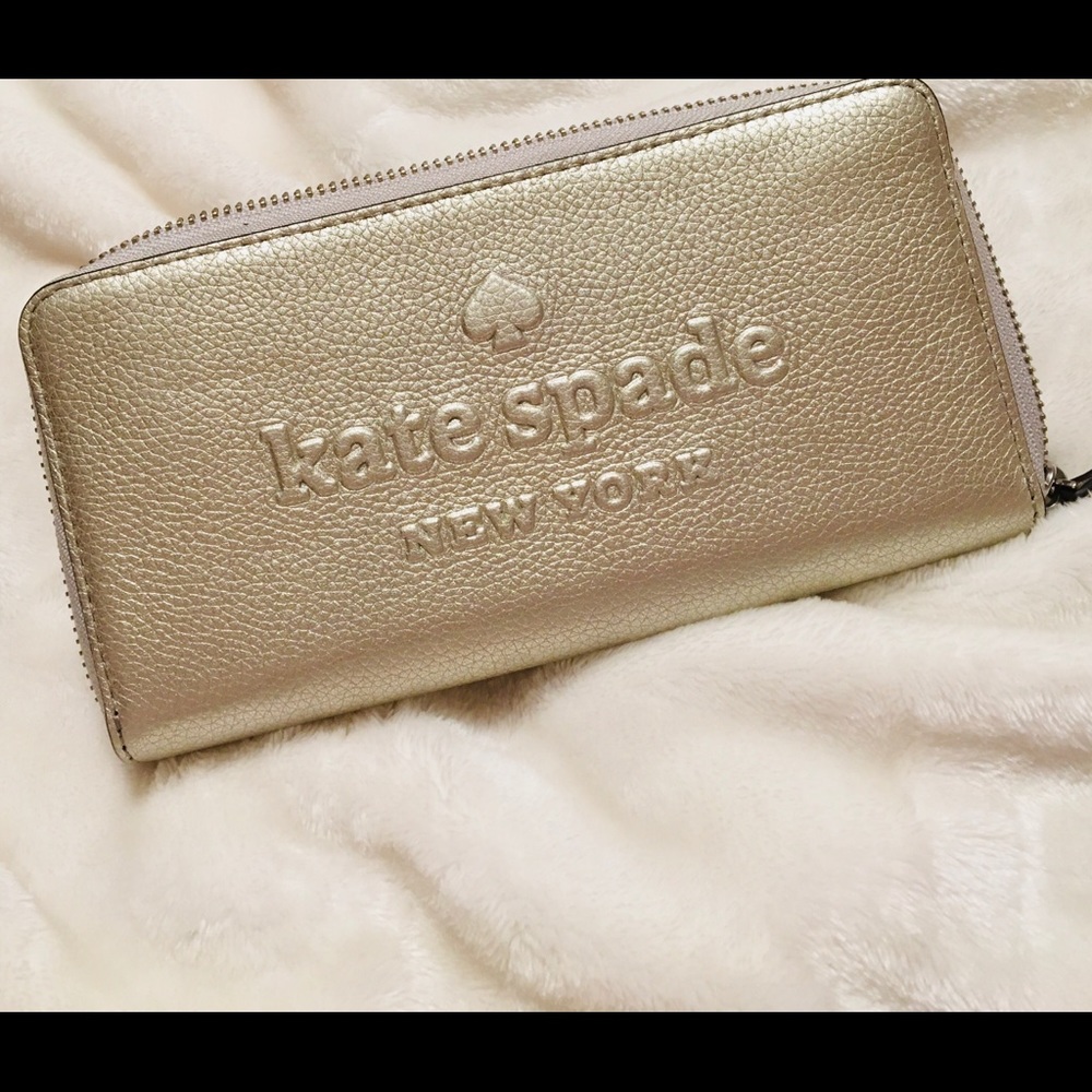 kate spade Neda leather wallet. New with tag